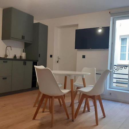 Saint-Germain-En-Laye: Grand Studio En Centre Ville A 2 Minutes Du Rer Luaran gambar