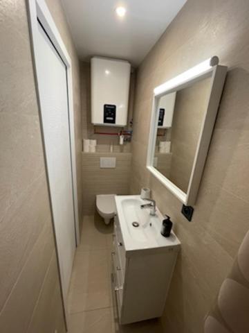 Saint-Germain-En-Laye: Grand Studio En Centre Ville A 2 Minutes Du Rer Luaran gambar