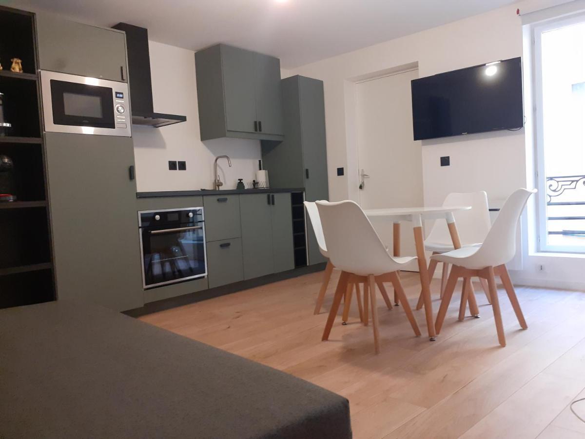 Saint-Germain-En-Laye: Grand Studio En Centre Ville A 2 Minutes Du Rer Luaran gambar