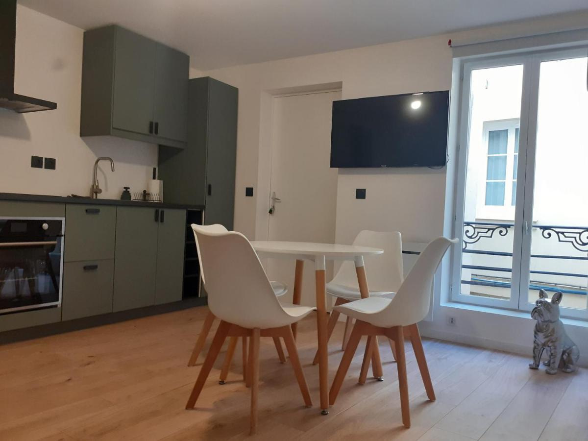 Saint-Germain-En-Laye: Grand Studio En Centre Ville A 2 Minutes Du Rer Luaran gambar
