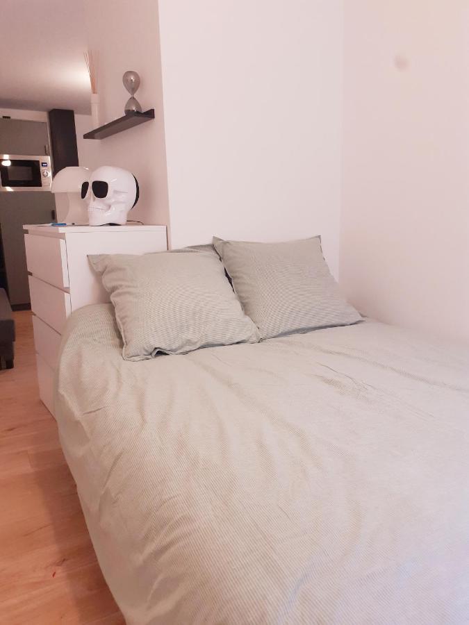 Saint-Germain-En-Laye: Grand Studio En Centre Ville A 2 Minutes Du Rer Luaran gambar