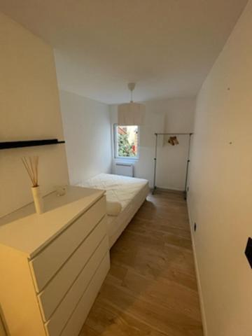 Saint-Germain-En-Laye: Grand Studio En Centre Ville A 2 Minutes Du Rer Luaran gambar