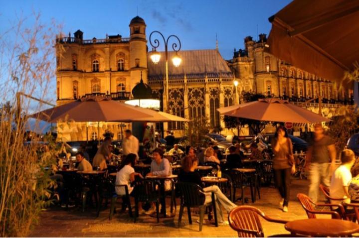 Saint-Germain-En-Laye: Grand Studio En Centre Ville A 2 Minutes Du Rer Luaran gambar